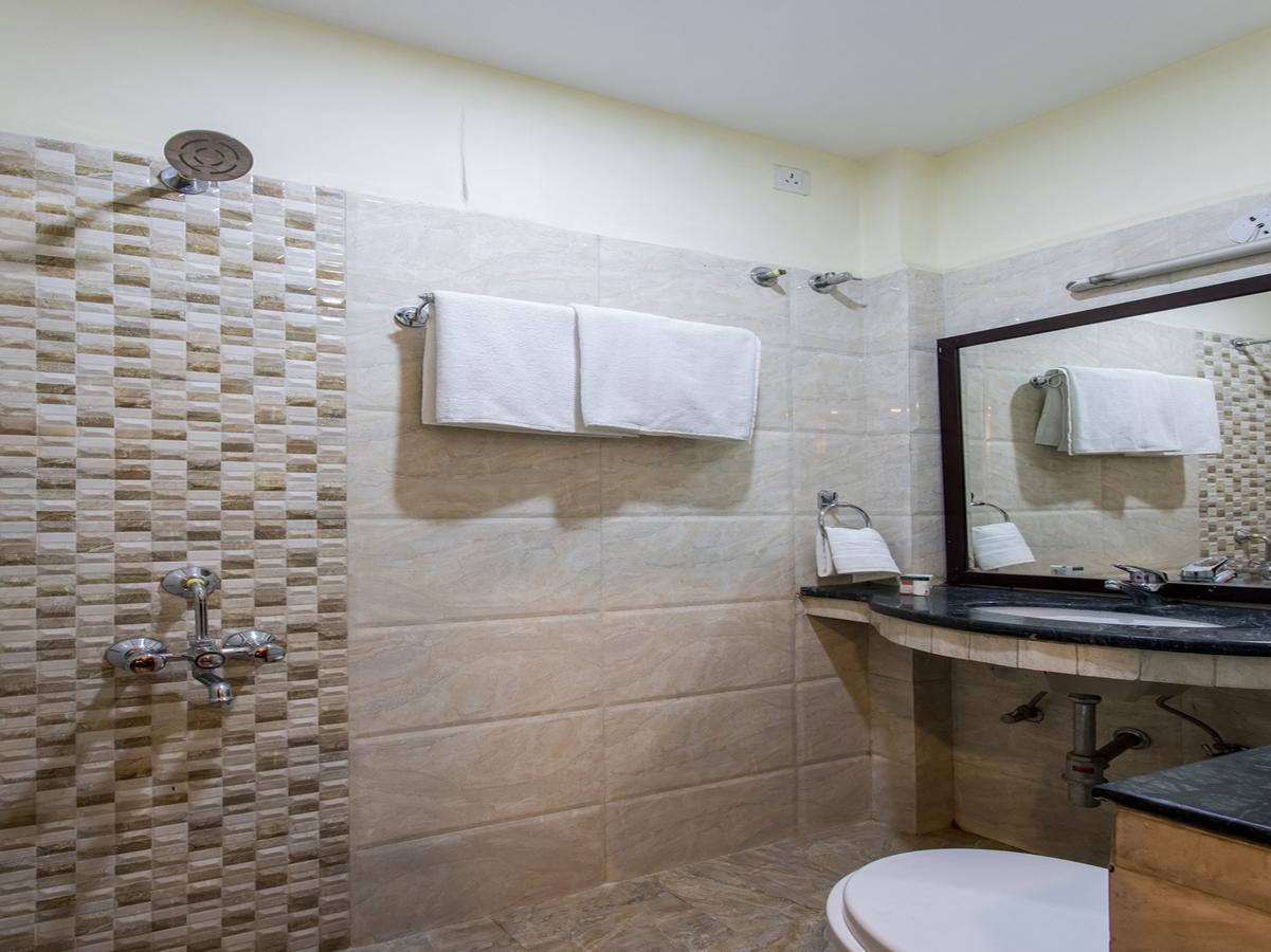 Hotel Oyo 11945 Glory Palace Indore